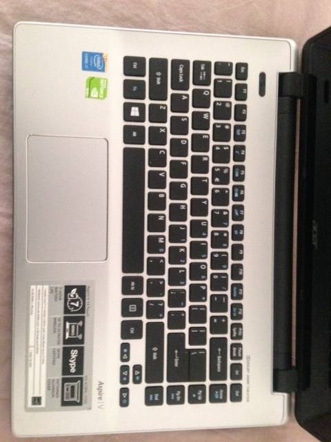 Aspire v3-472PG - i7- 1000 GB HDD - 8GB Ram - Touch Screen - 4th Generation