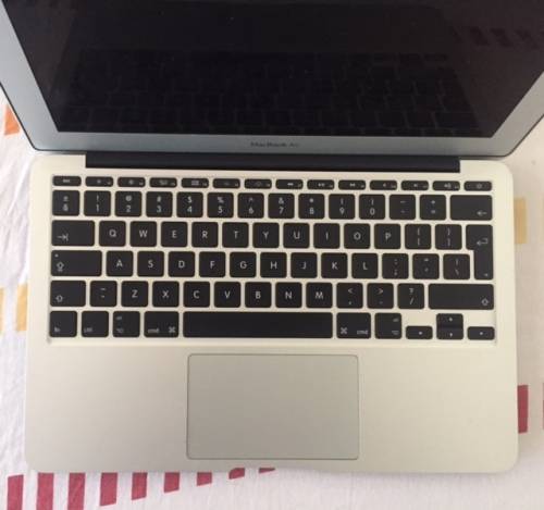 Macbook Air 11inch - Core i5 - 4GB Memory - 500 GB HDD