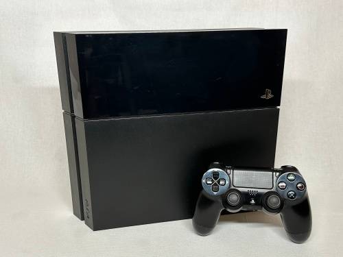 Pre-Loved `Sony PlayStation 4 (PS4) Original` Bundle w/ DualShock 4 Controller + 2 Games