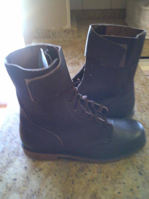BOOTS SIZE 10