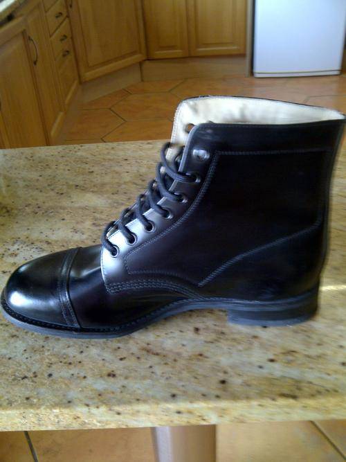 BLACK BOOTS SIZE 10