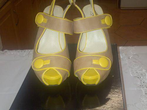 WEDGE SHOES SIZE 39