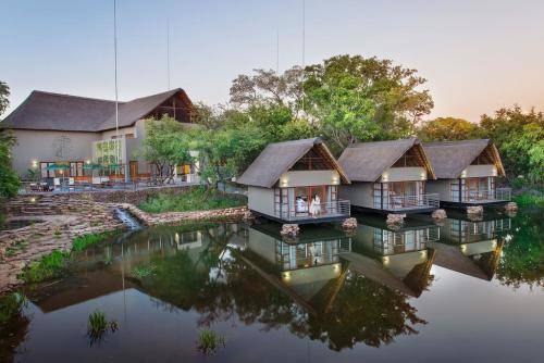 SEASONS SPORTS AND SPA ( NORTH WEST) : 3 Bedroom units sleeping 8 : 29th April - 3rd May 2019
