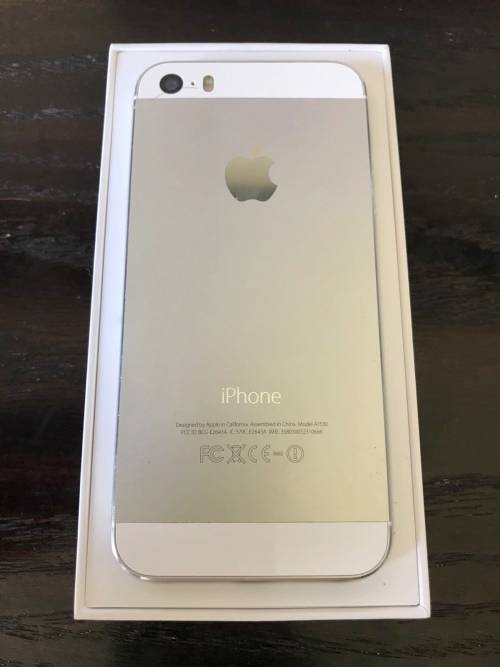 iPhone 5s 16GB Silver {Good Condition - priced for quick sale}