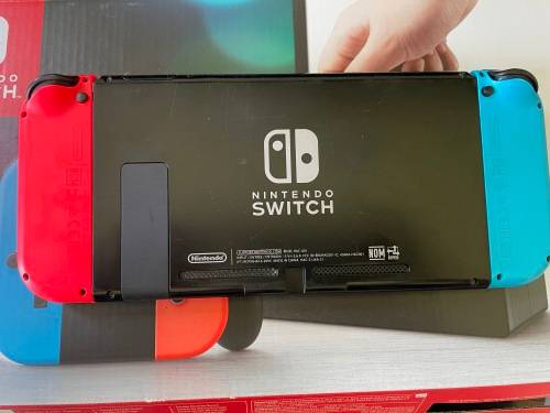 Nintendo Switch (Excellent Condition)