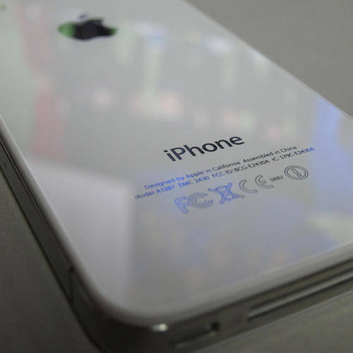 Stunning iPhone 4S 32GB - White - Like New - With Warranty