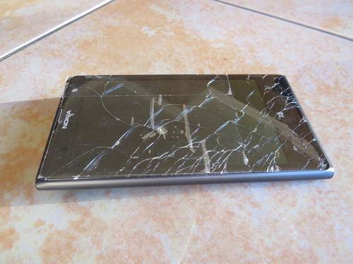 Nokia Lumia 1020 Black - Cracked Glass - Free courier delivery!