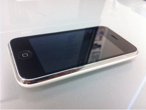 iPhone 3GS 32GB White - Local Phone. Buy Now!