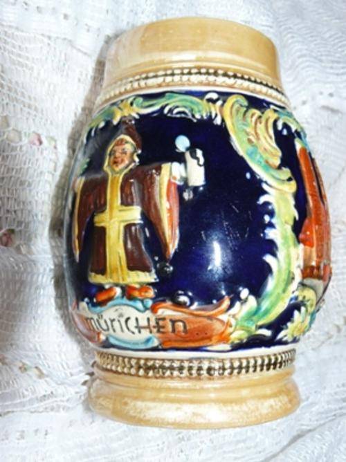 ***PRETTY MUNCHEN RAISED DETAIL BEER TANKARD, ADD TO YOUR COLLECTION***