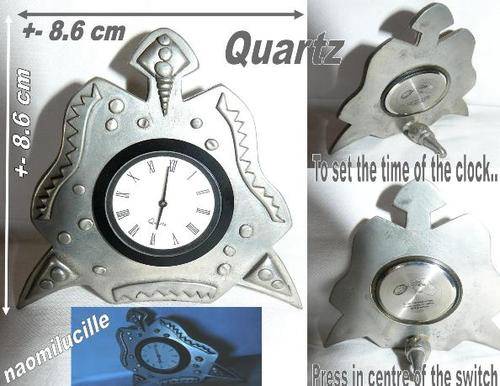 *PRETTY LITTLE SOLID METAL SILVER QUARTZ CLOCK - UNIQUELY DECORATED - UPRIGHT STANDING*****