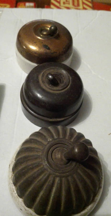 VINTAGE LIGHT SWITCHES.