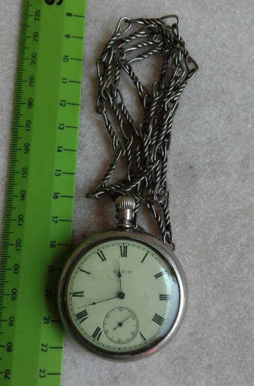 ELGIN  POCKET WATCH. WITH CHAIN.