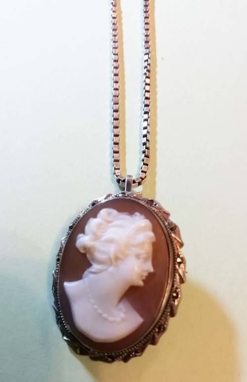 VINTAGE CAMEO PENDANT, SET IN 800 SILVER FRAME, AND SILVER CHAIN.