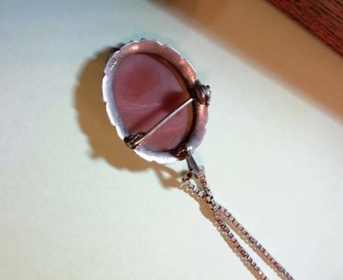 VINTAGE CAMEO PENDANT, SET IN 800 SILVER FRAME, AND SILVER CHAIN.