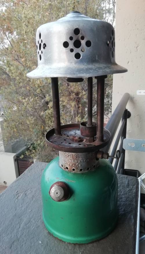 COLEMAN PARAFFIN LAMP. MODEL 241G.