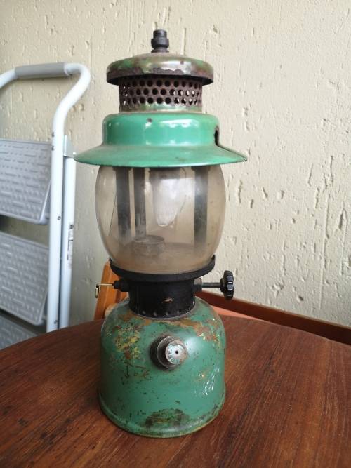 COLEMAN 249 SCOUT. 1944. SUNSHINE OF THE NIGHT. PARAFFIN LAMP.