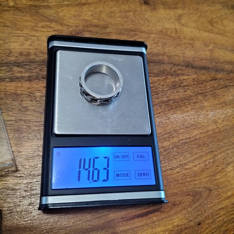 MEN`S SILVER AND 9ct GOLD RING.