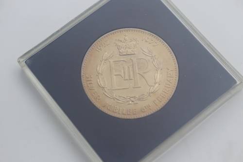 Medallion - Elizabeth II Silver Jubilee 1952-1977 Nick
