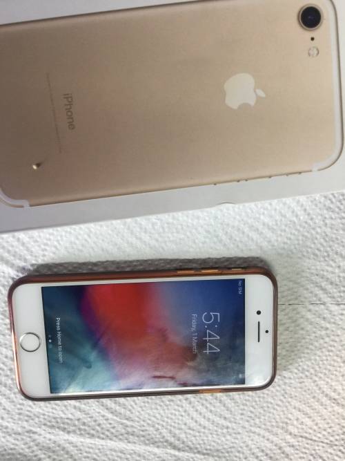 APPLE IPHONE 7 , GOLD 32 GB , + BOX please read