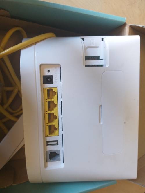 Huawei B315 Wireless LTE Router in box