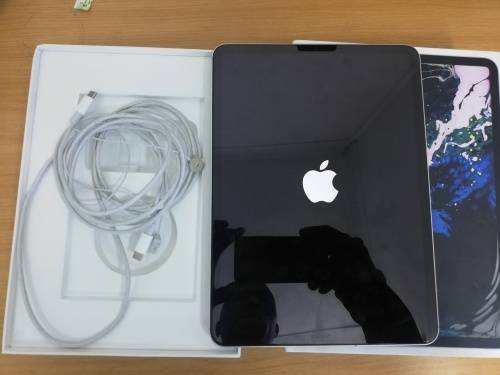 Apple iPad Pro 11-inch (2018) A1934  SILVER Wi-Fi + Cellular AU Model