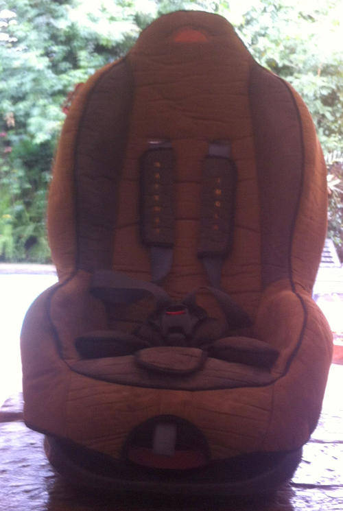 CHILDS SAFETY CAR SEAT