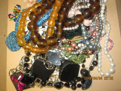 Parcel of Vintage Necklaces (need repairs)