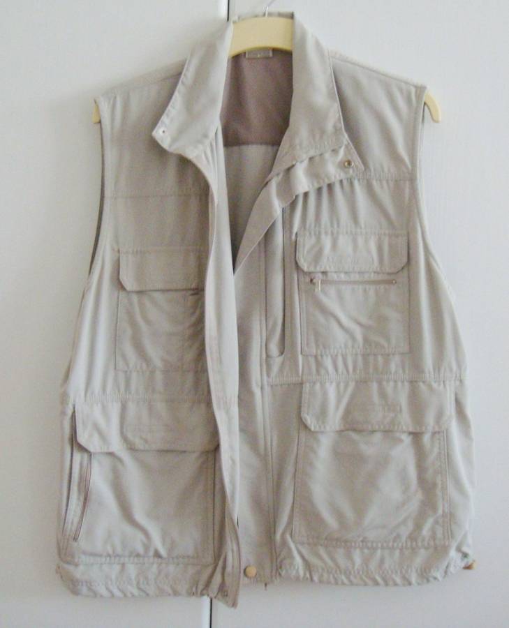 Light weight summer jacket-  Sleeveless -  Size LARGE