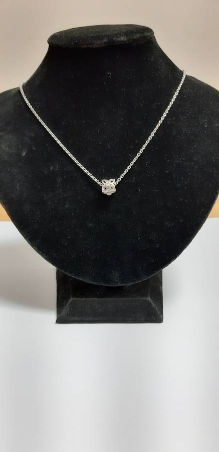 Ladies fashion necklace