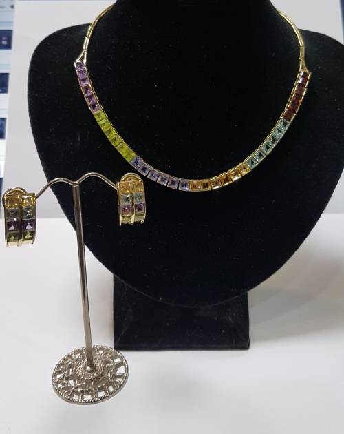 18ct (47.7 grams) Yellow gold and semi precious stones necklace & earring set