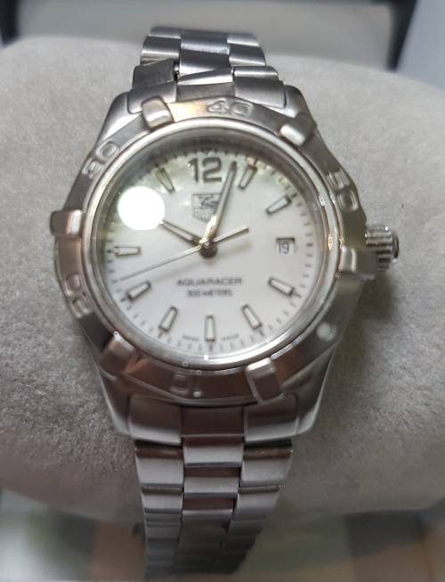 Tag Heuer lady`s c/w Mother of Pearl face - slight kink in the strap - Authenticated