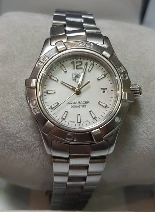 Tag Heuer lady`s c/w Mother of Pearl face - slight kink in the strap - Authenticated
