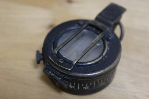 WW2 military compass working,need TLC