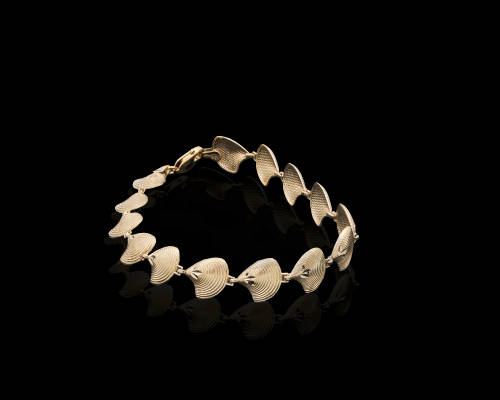 14ct (7.1gram) Yellow Gold Oyster Shell Bracelet