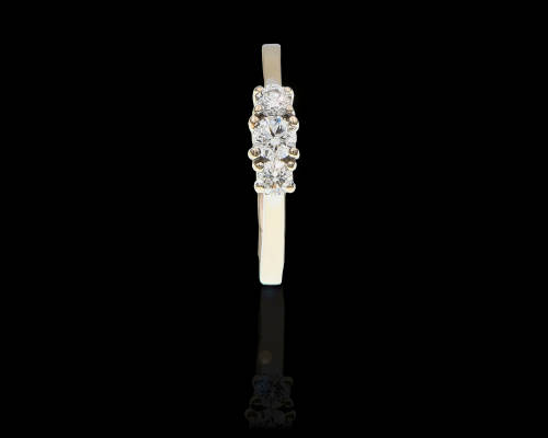 18ct (3.3grams) White Gold 1 x 0.20ct Round Brillant Diamond and 2 x 0.10ct Diamonds on either side
