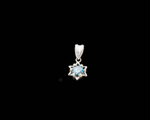 1.4 grams 18 carat White Gold Blue Diamond Pendant
