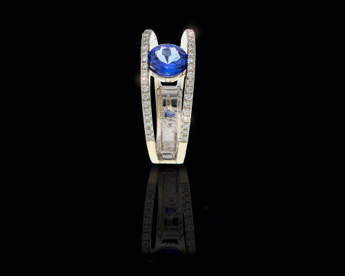 8.3 grams 18 carat White Gold Shimasky Tanzanite and Diamond  Ring