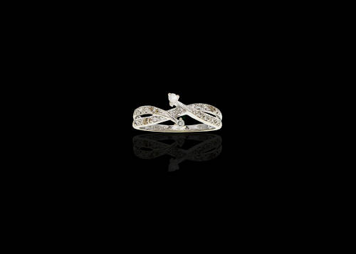 1.6 grams 9 carat White Gold Diamond Crossover Ring