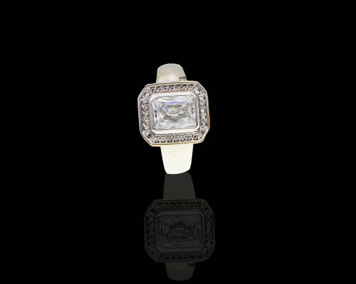 4.6 grams 9 carat White Gold Cubic Zirconia Cocktail Ring