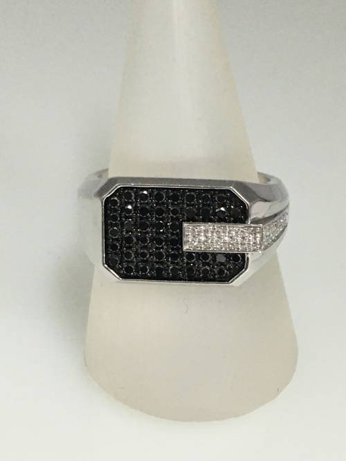 11.6 grams 9 carat White Gold, with Black and White Diamonds Gents Ring