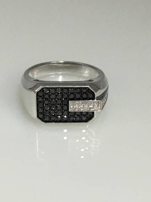 11.6 grams 9 carat White Gold, with Black and White Diamonds Gents Ring