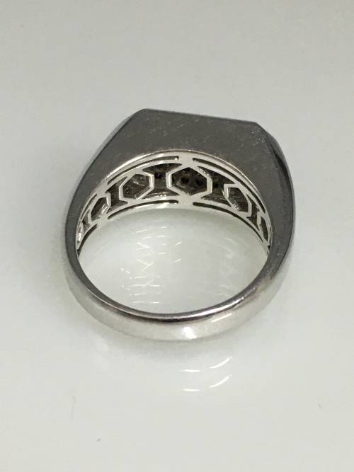 11.6 grams 9 carat White Gold, with Black and White Diamonds Gents Ring