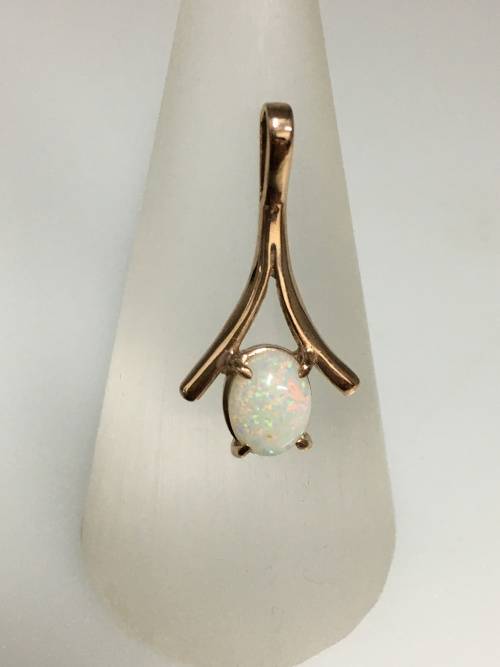 1.5 grams 9 carat Yellow Gold and Opal Pendant