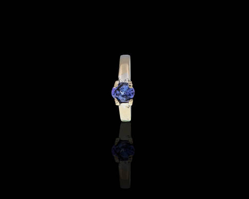 18ct (3.7 grams) White Gold 0.89ct Tanzanite Oval Shape Center stone ring