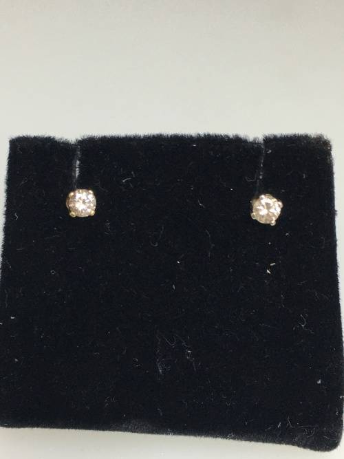 0.7 grams 9 carat Yellow Gold Diamond Studs