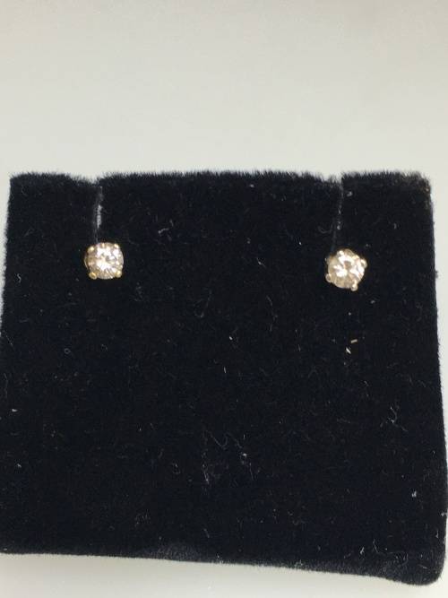 0.7 grams 9 carat Yellow Gold Diamond Studs