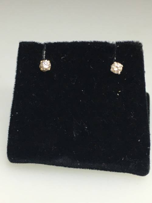 0.7 grams 9 carat Yellow Gold Diamond Studs