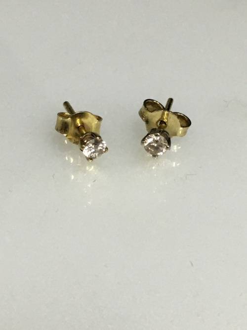 0.7 grams 9 carat Yellow Gold Diamond Studs