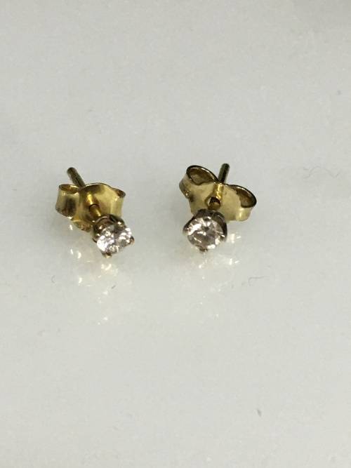 0.7 grams 9 carat Yellow Gold Diamond Studs