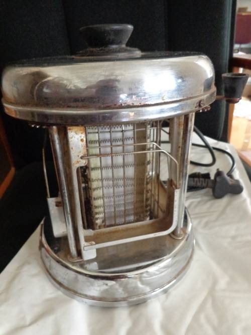 VINTAGE 4 SLICE SWING-ABOUT TOASTER //POSTNET ONLY// READ ON